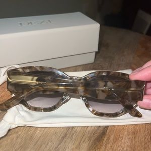 Dezi Charge It Sunglasses in ALLUDED NUDE / SMOKE GRADIENT